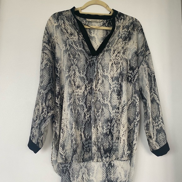 Zara Basic Snakeskin V-Neck Tunic, Size M - Picture 3 of 9